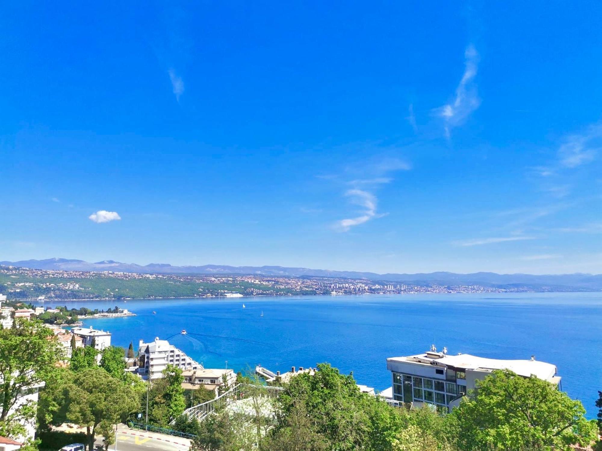 Apartment Blue Wave View